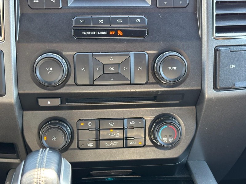 Ford F-150 Vehicle Full-screen Gallery Image 23