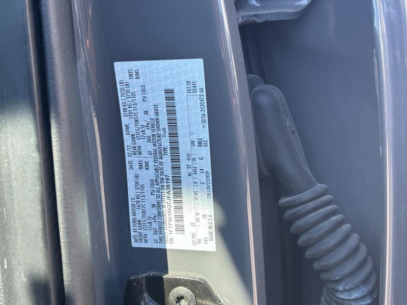 Ford F-150 Vehicle Full-screen Gallery Image 24