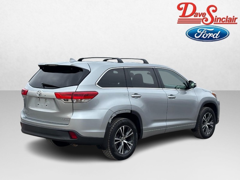 Toyota Highlander Vehicle Full-screen Gallery Image 07