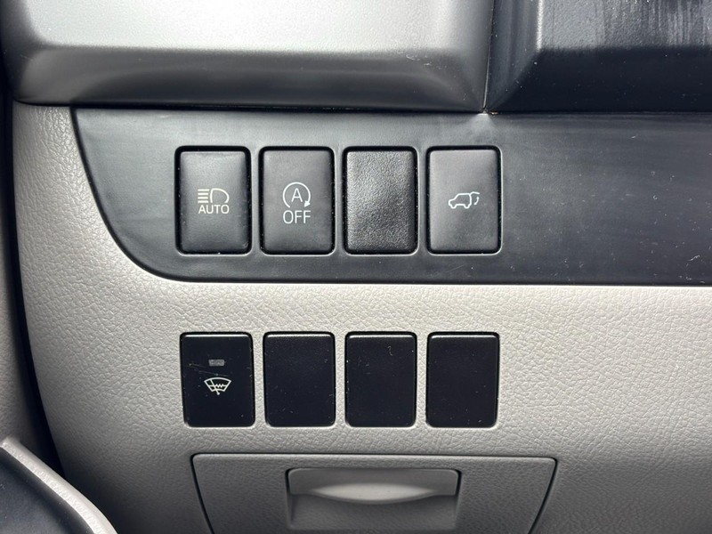 Toyota Highlander Vehicle Full-screen Gallery Image 19