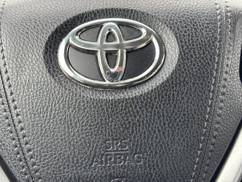 Toyota Highlander Vehicle Full-screen Gallery Image 21