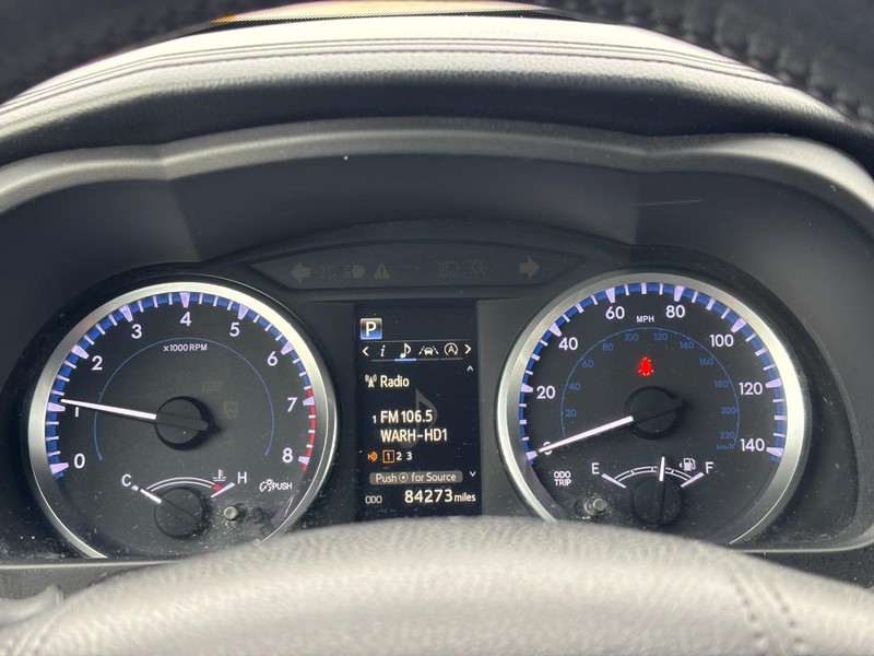 Toyota Highlander Vehicle Full-screen Gallery Image 23