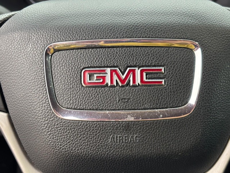 GMC Acadia Vehicle Full-screen Gallery Image 21