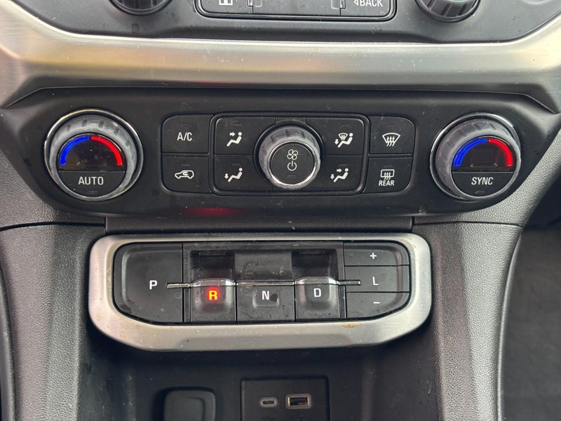 GMC Acadia Vehicle Full-screen Gallery Image 26