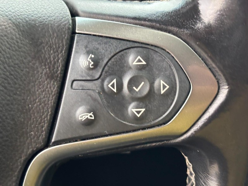 Chevrolet Suburban Vehicle Full-screen Gallery Image 19