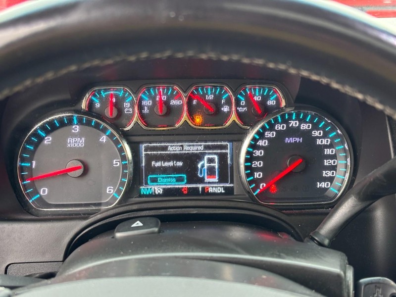 Chevrolet Suburban Vehicle Full-screen Gallery Image 20