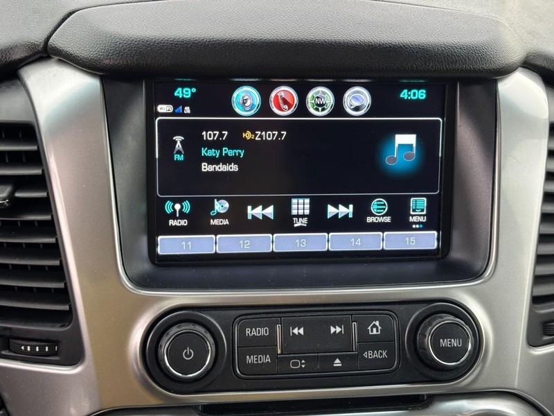 Chevrolet Suburban Vehicle Full-screen Gallery Image 21