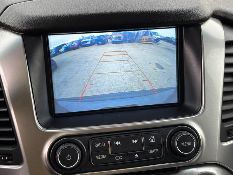 Chevrolet Suburban Vehicle Full-screen Gallery Image 22