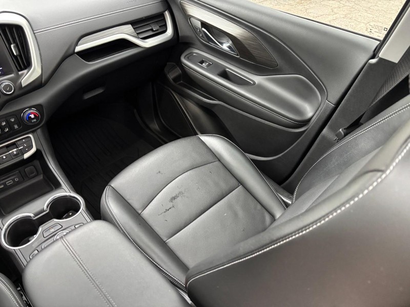 GMC Terrain Vehicle Full-screen Gallery Image 15