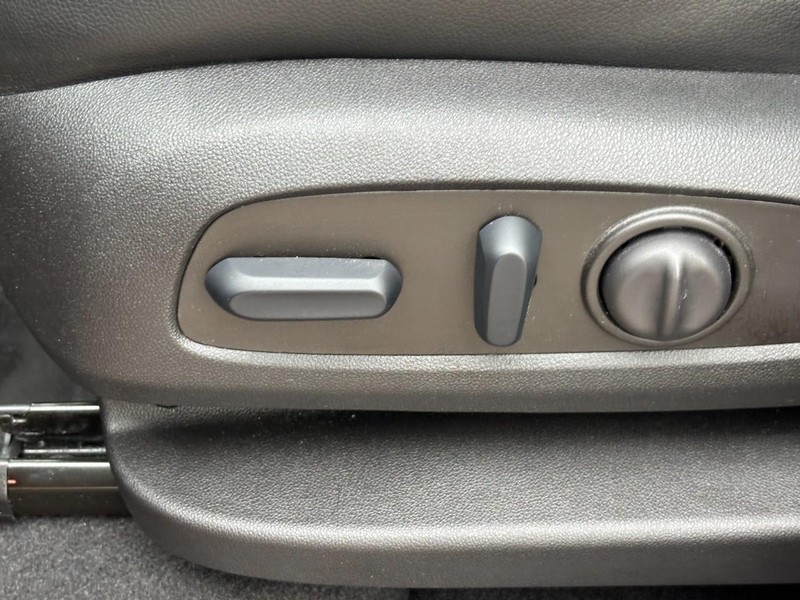 GMC Terrain Vehicle Full-screen Gallery Image 16