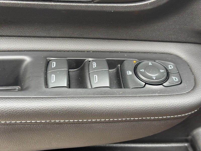 GMC Terrain Vehicle Full-screen Gallery Image 17