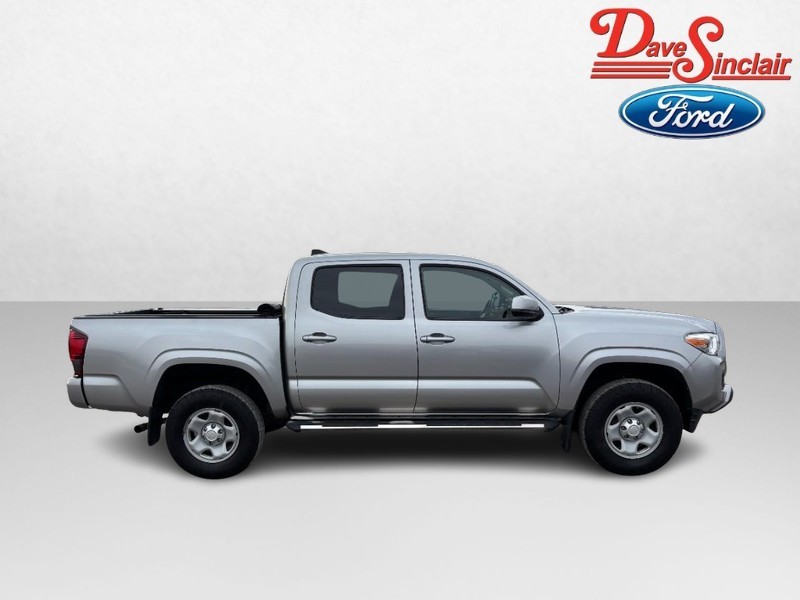 Toyota Tacoma Vehicle Full-screen Gallery Image 05