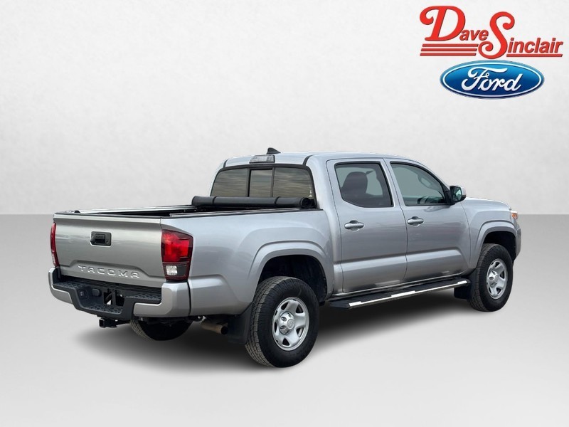 Toyota Tacoma Vehicle Full-screen Gallery Image 07