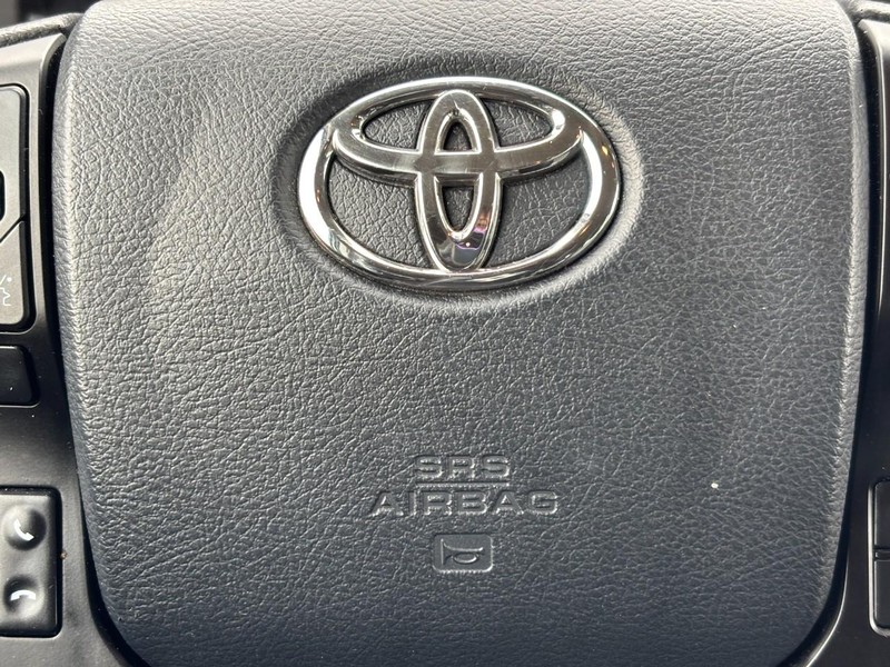 Toyota Tacoma Vehicle Full-screen Gallery Image 20