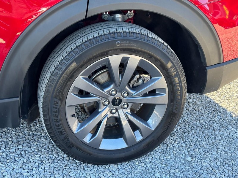 Ford Explorer Vehicle Full-screen Gallery Image 11