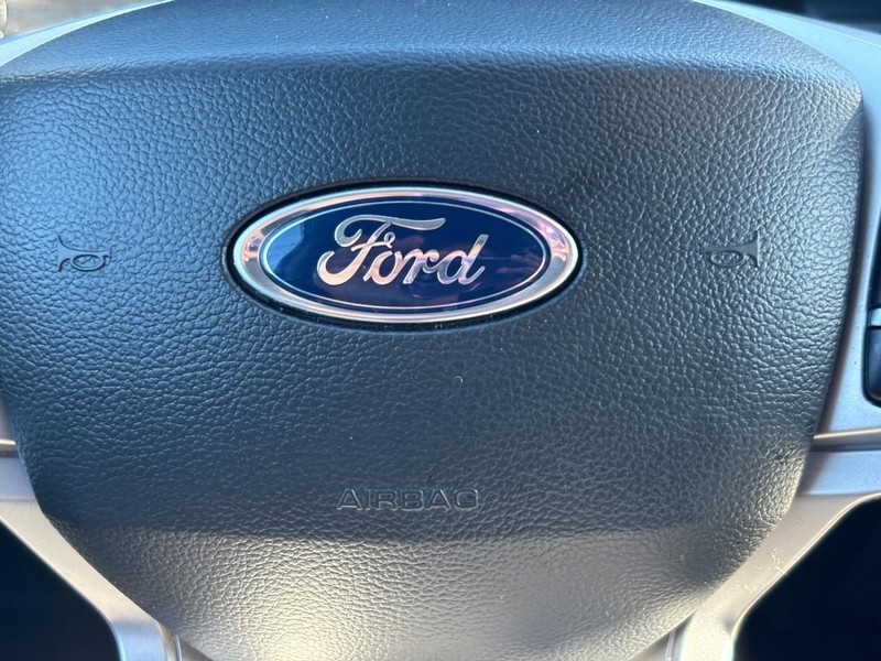 Ford Explorer Vehicle Full-screen Gallery Image 21