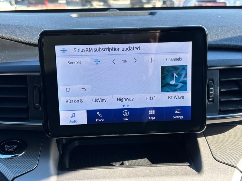 Ford Explorer Vehicle Full-screen Gallery Image 24