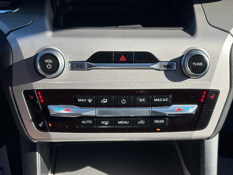 Ford Explorer Vehicle Full-screen Gallery Image 27