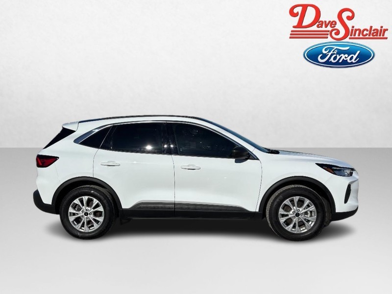 Ford Escape Vehicle Full-screen Gallery Image 05