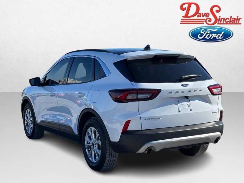 Ford Escape Vehicle Full-screen Gallery Image 09