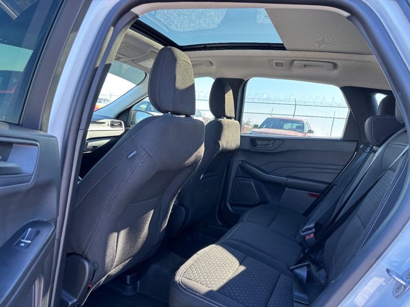 Ford Escape Vehicle Full-screen Gallery Image 12