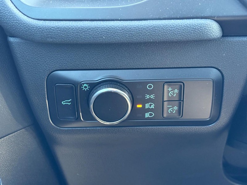 Ford Escape Vehicle Full-screen Gallery Image 18