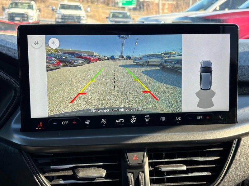 Ford Escape Vehicle Full-screen Gallery Image 24