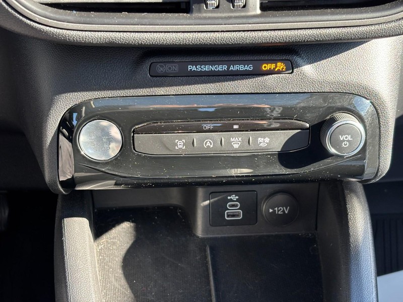 Ford Escape Vehicle Full-screen Gallery Image 25