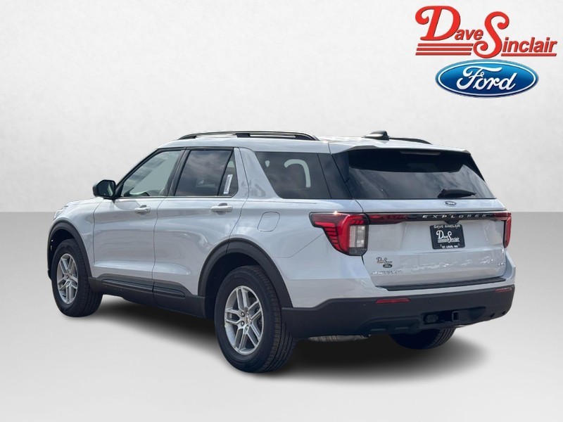 Ford Explorer Vehicle Image 09