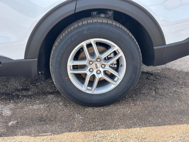 Ford Explorer Vehicle Image 11