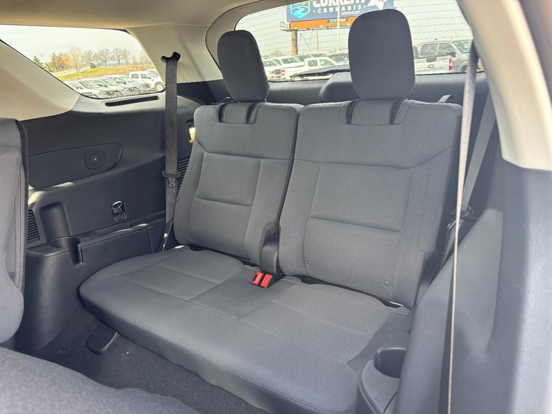 Ford Explorer Vehicle Image 12