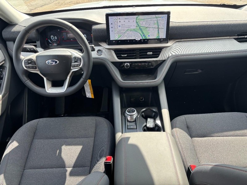 Ford Explorer Vehicle Image 15