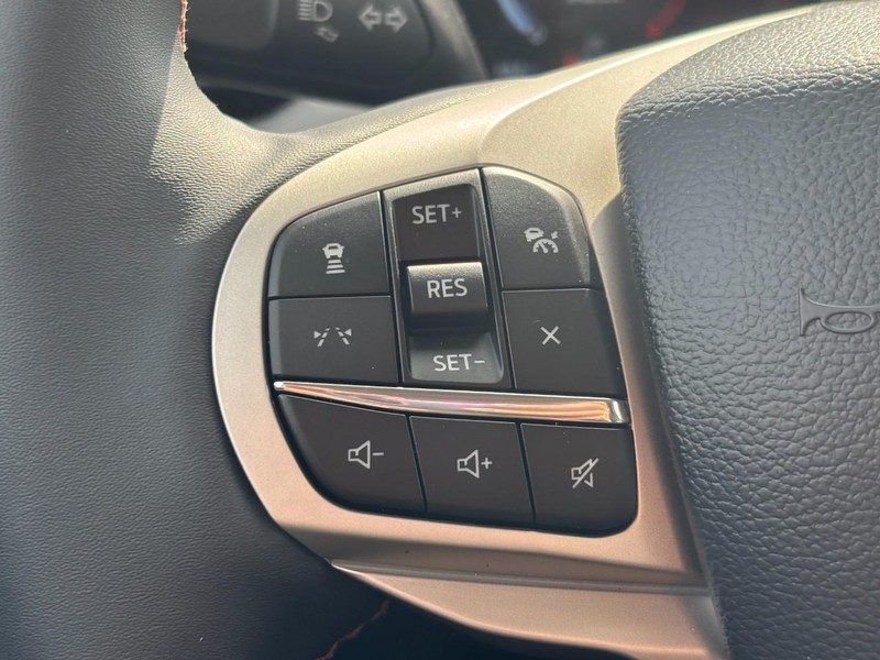 Ford Explorer Vehicle Image 19