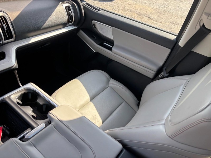 Ford Expedition Vehicle Full-screen Gallery Image 16