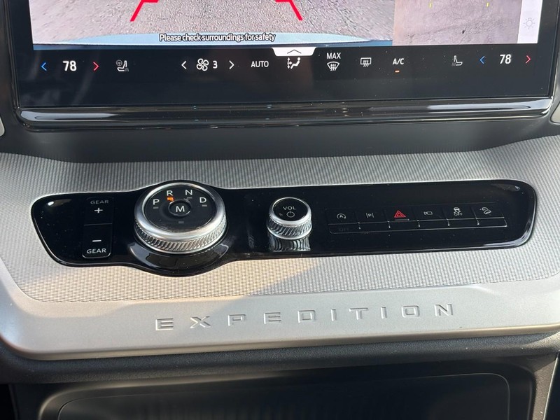 Ford Expedition Vehicle Full-screen Gallery Image 25