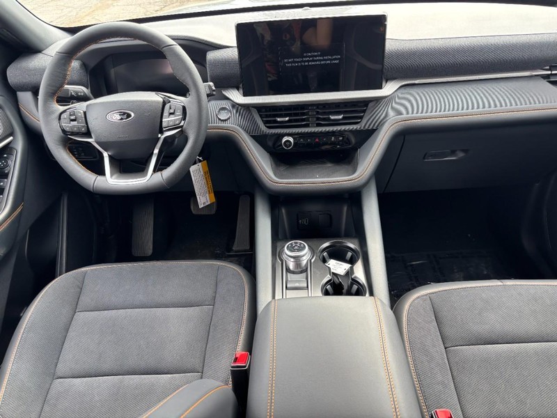 Ford Explorer Vehicle Image 15