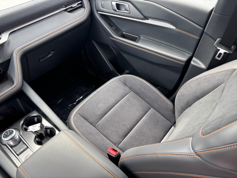 Ford Explorer Vehicle Image 16