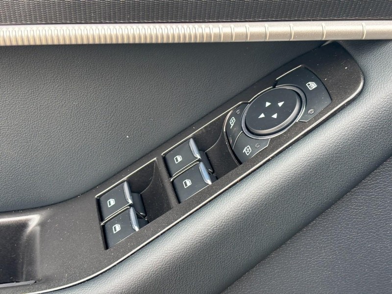 Ford Explorer Vehicle Image 18