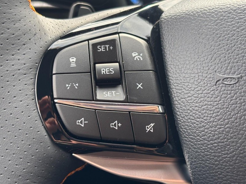 Ford Explorer Vehicle Image 19