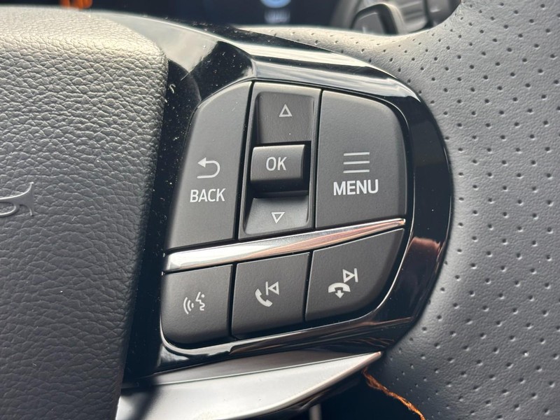 Ford Explorer Vehicle Image 20