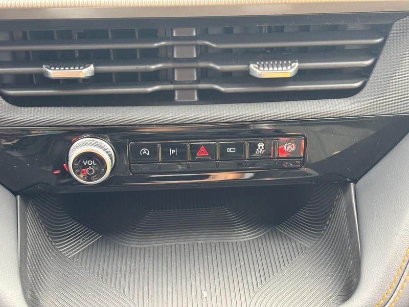 Ford Explorer Vehicle Image 24