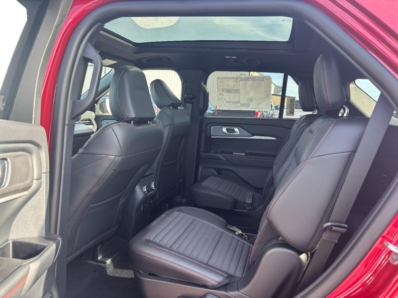 Ford Explorer Vehicle Full-screen Gallery Image 13