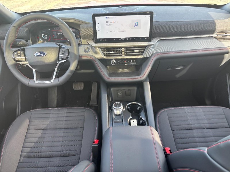 Ford Explorer Vehicle Full-screen Gallery Image 15