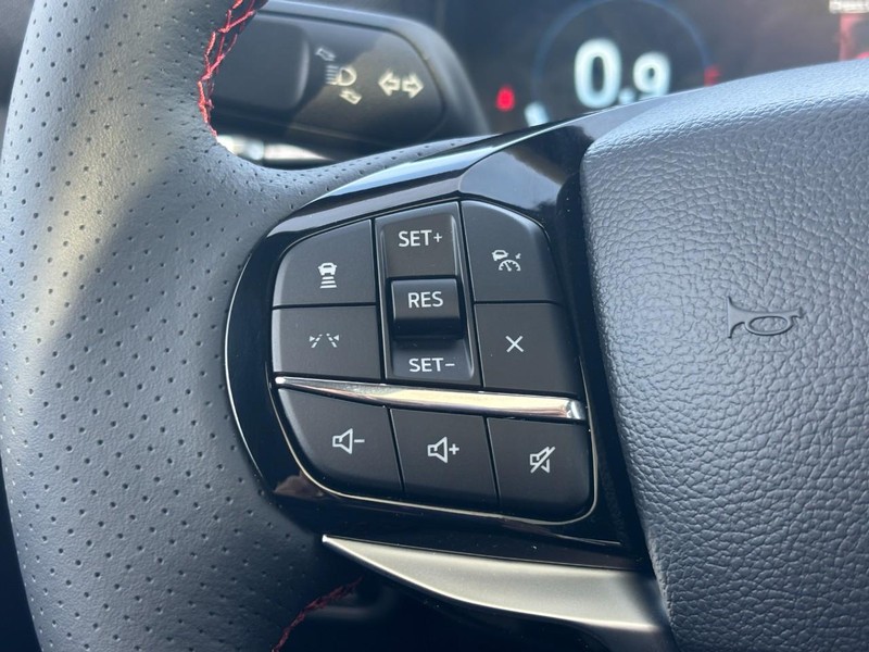 Ford Explorer Vehicle Full-screen Gallery Image 19
