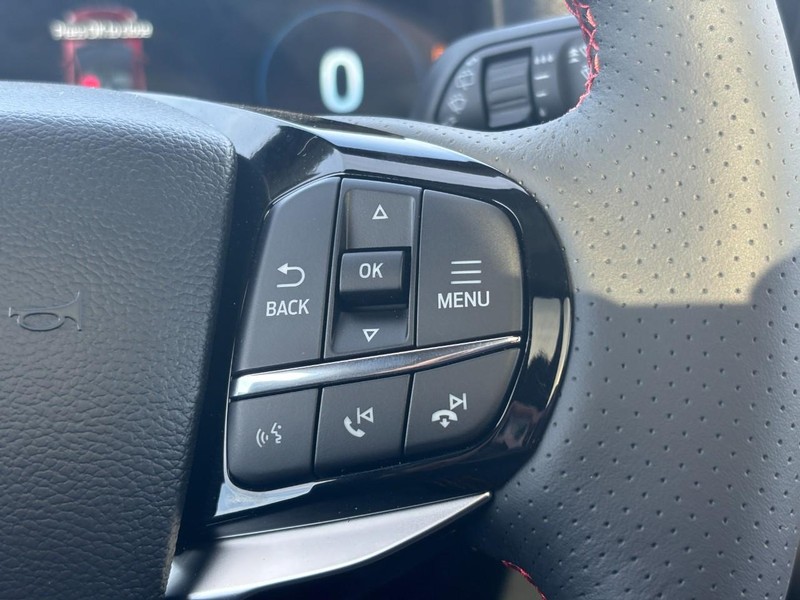 Ford Explorer Vehicle Full-screen Gallery Image 20