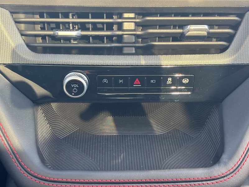 Ford Explorer Vehicle Full-screen Gallery Image 24