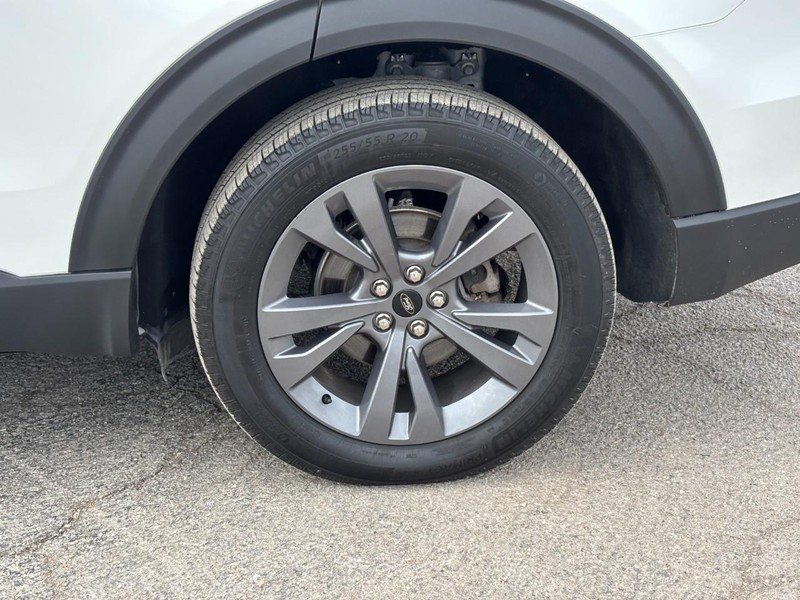 Ford Explorer Vehicle Full-screen Gallery Image 11