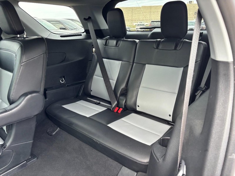 Ford Explorer Vehicle Full-screen Gallery Image 12