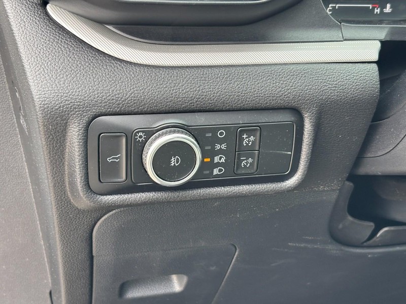 Ford Explorer Vehicle Full-screen Gallery Image 19