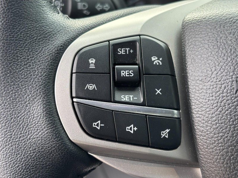 Ford Explorer Vehicle Full-screen Gallery Image 20